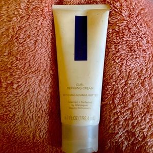 Defining curl cream for beautiful hair